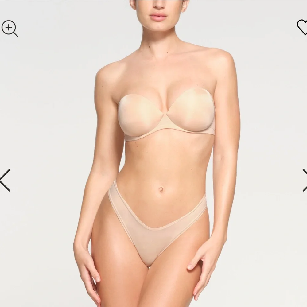 SKIMS ULTIMATE STRAPLESS PUSH-UP BRA - Picture 1 of 14
